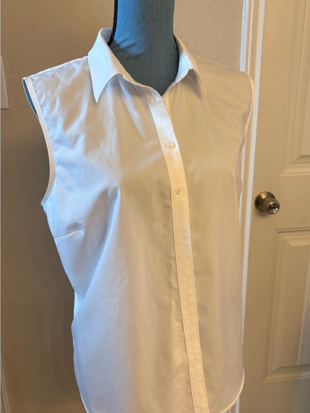 Lands' End Sleeveless White Button-Down Shirt. - Picture 5 of 7